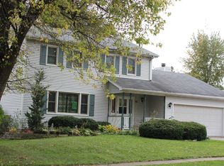 62 Galligan Rd, Gilberts, IL 60136