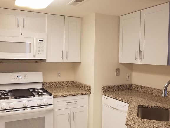 3rd image of 1045 N Utah St APT 201