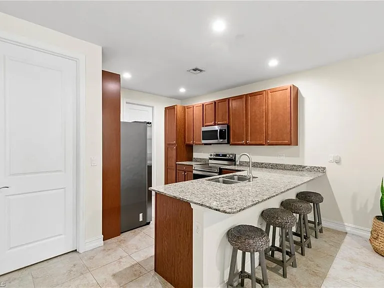 7797 Bristol Cir — Photo 18