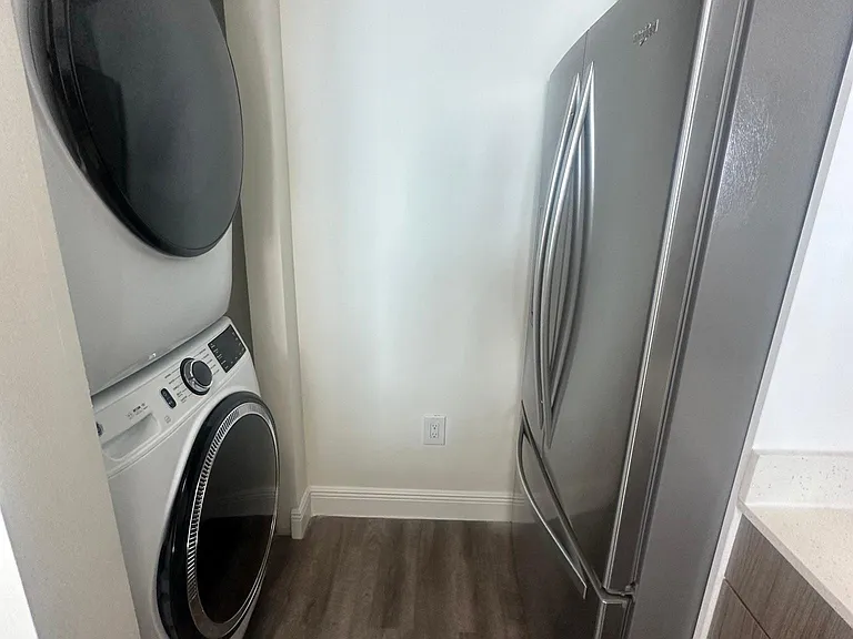 110 SW 13th St #605 — Photo 8