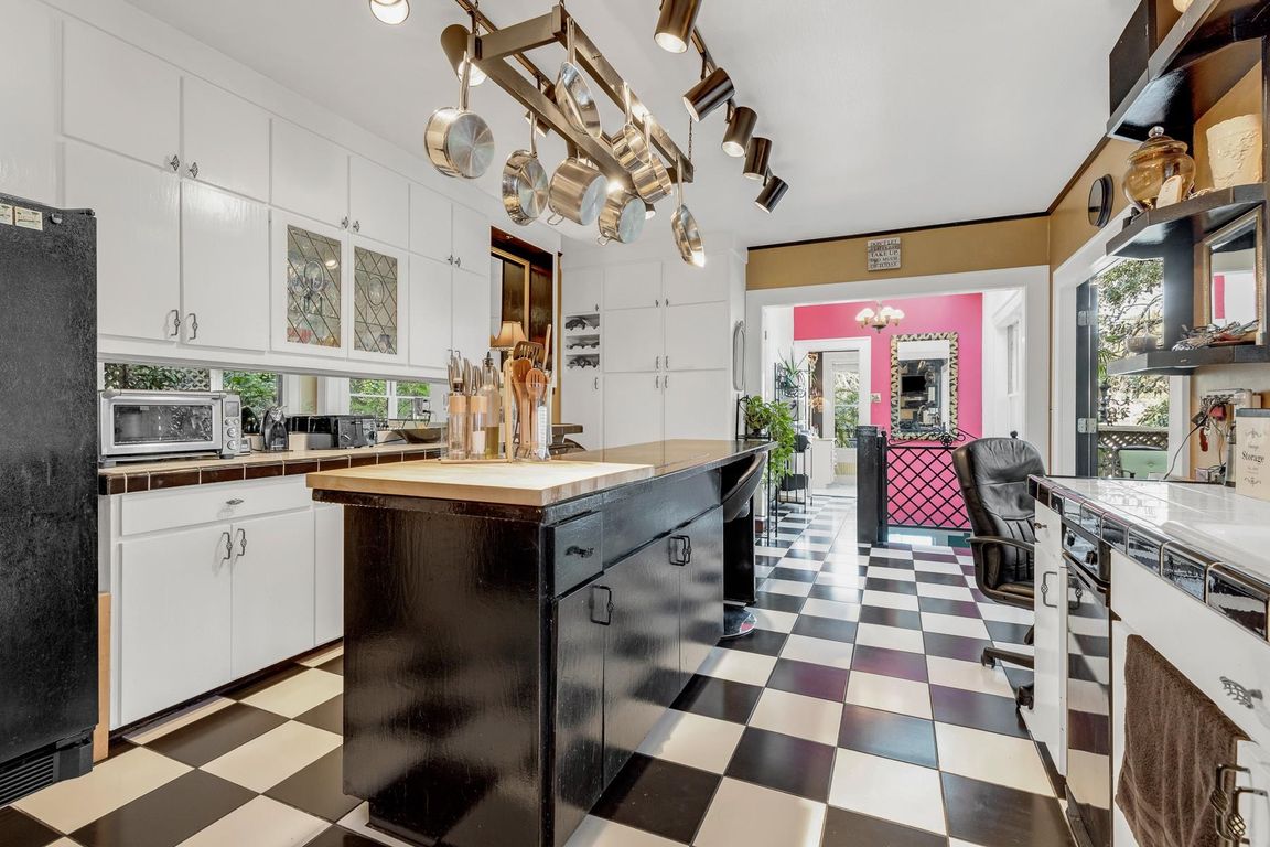 next background image