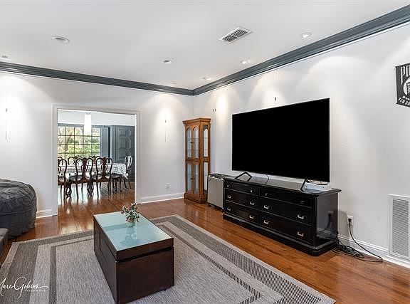 5th image of 330 Orleans Dr
