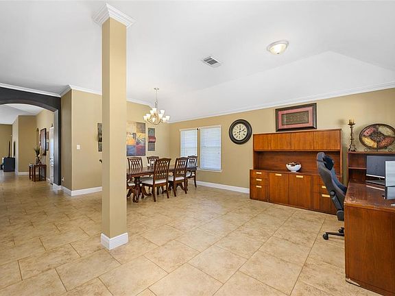 5th image of 383 Livingstone Ln