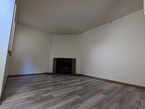 3rd image of 318 La Veta Dr NE APT 3