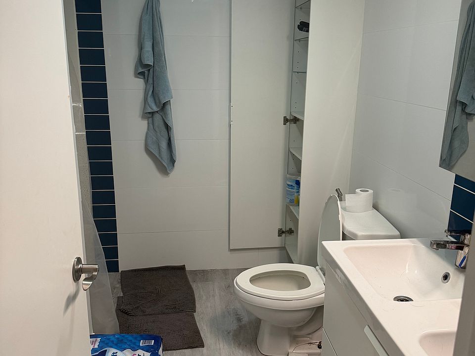 1st image of 1005 E 8th St Unit 1005