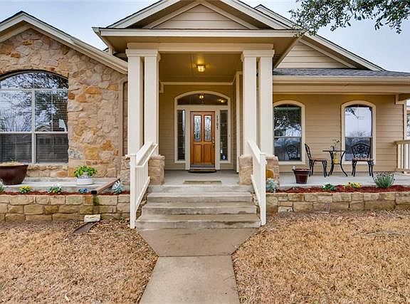 3rd image of 1705 Hill Country Dr