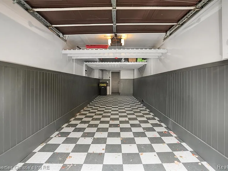 2542 Woodward Ave — Photo 25