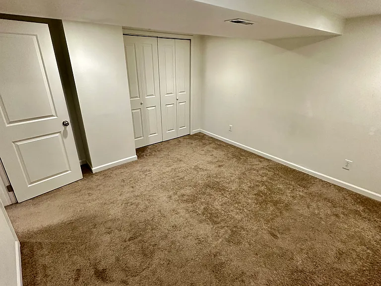 5411 N Oak St — Photo 16