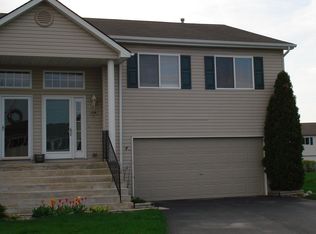 1136 Lakeview Cir, Grand Blanc, MI 48439