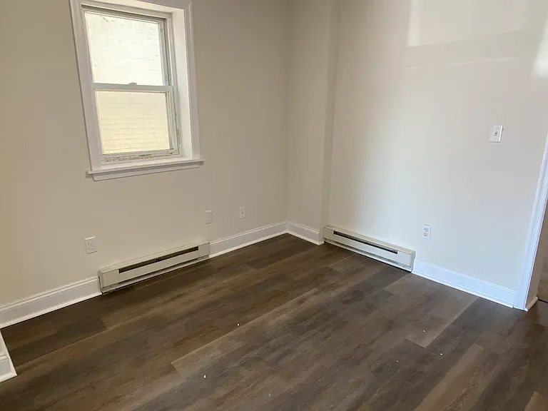 313 E Main St — Photo 2