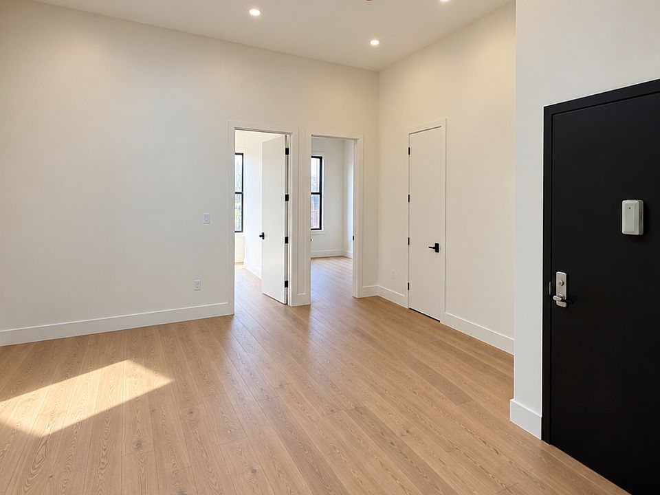 1st image of 86 Cornelia St APT 3