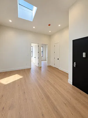 Entry / hallway, photo 1