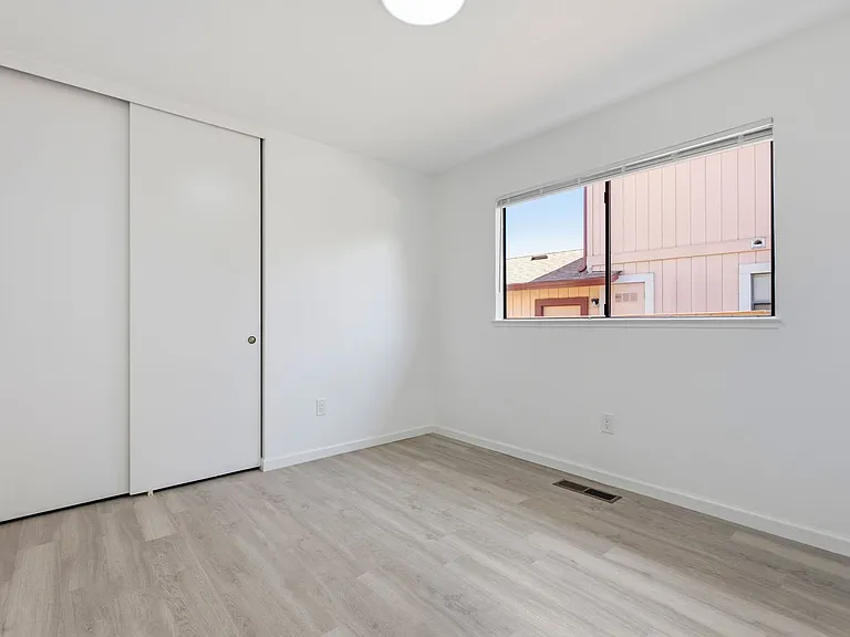 800 Locust Dr — Photo 35