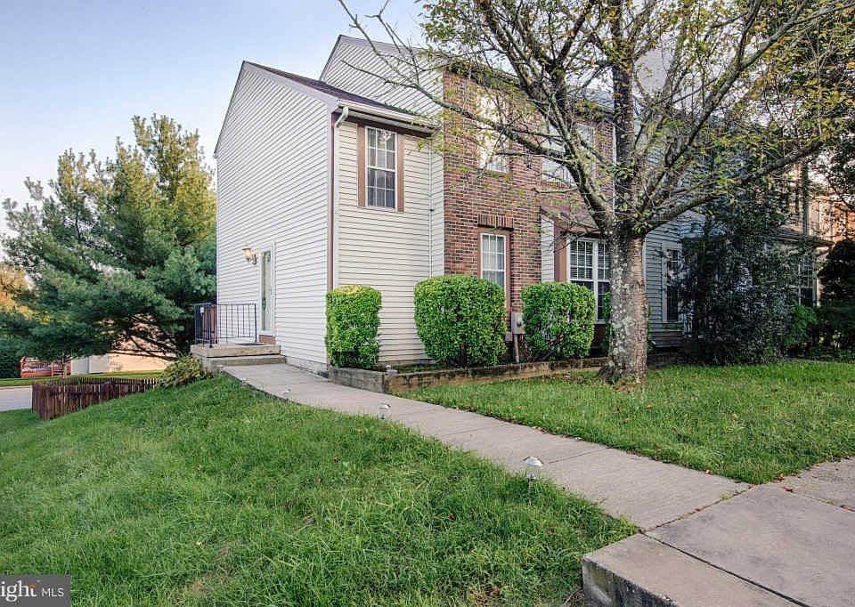 1st image of 720 Farnham Pl