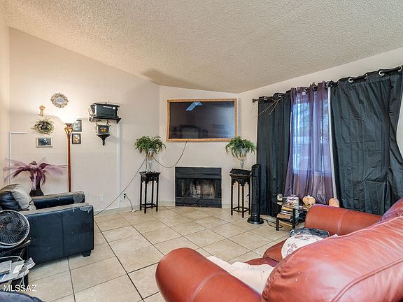 4th image of 2507 E 19th St #22