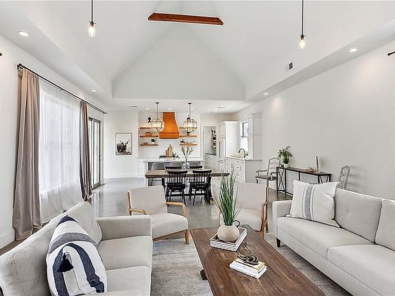 4th image of 110 Oak Park Ct