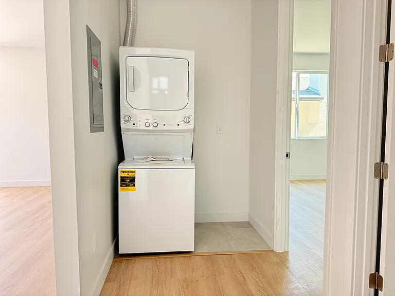 22657 Valerio St #22655 — Photo 8