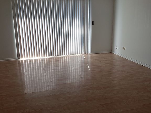 4th image of 21W581 N North Ave #73