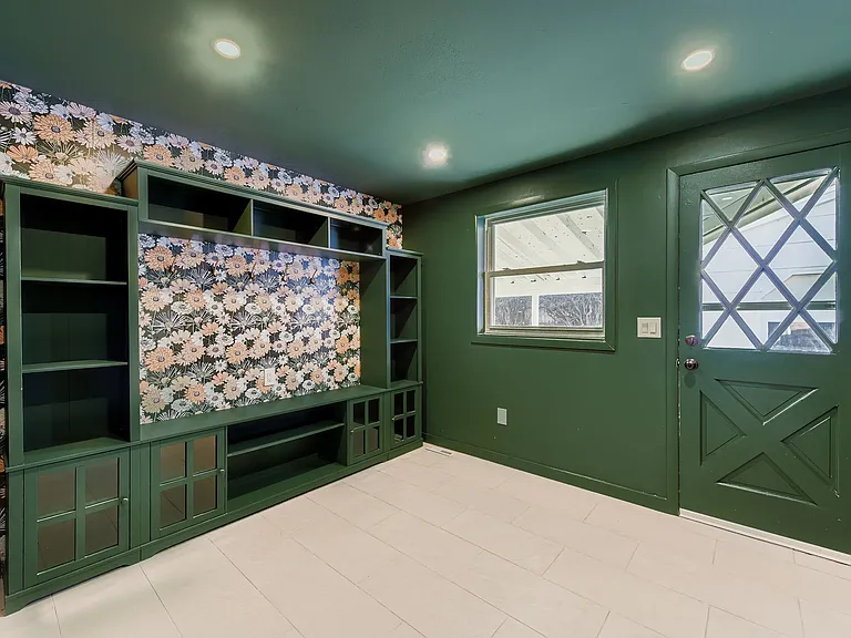 4264 W Radcliff Ave — Photo 9