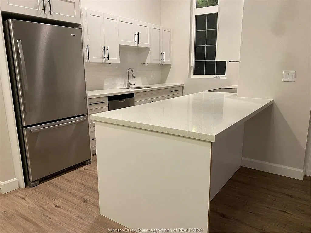 1 bed, 1.5 bath, 977 sqft, $1,950 — Photo 3