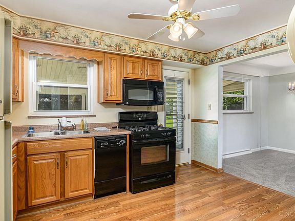 5th image of 4977 Poinsettia Dr