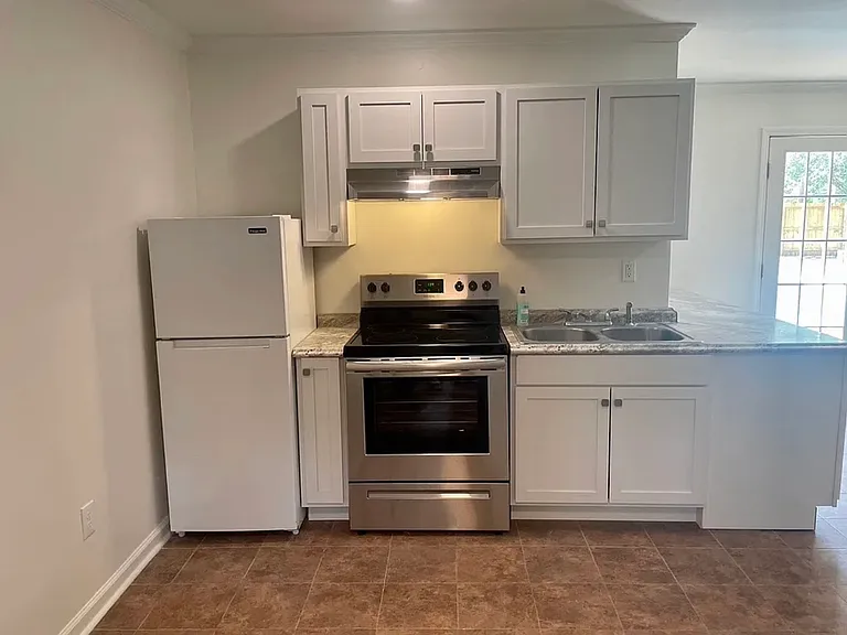 206 Challenger St #C — Photo 3