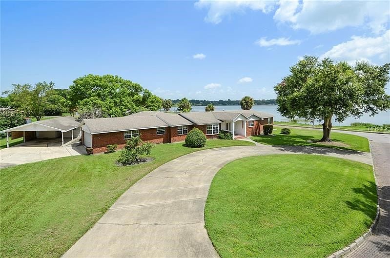 Magnificent corner lot with breathtaking lake views