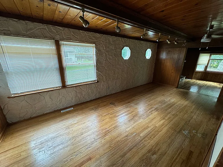 2910 Killarney Dr — Photo 14