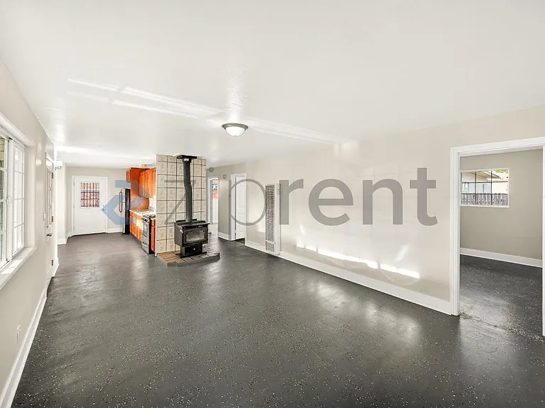 12077 Sand Ave — Photo 1