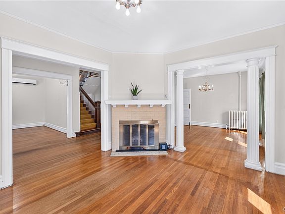 4th image of 610 N Madison St