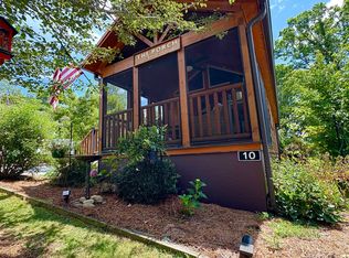 10 Empire Ln, Flat Rock, NC 28731