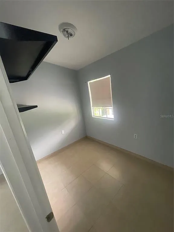 3 bed, 1.0 bath, 1016 sqft, $1,700 — Photo 4