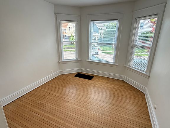 4th image of 722 E Conway St