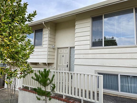 2nd image of 10 Kendell Ct