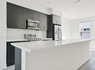 683 W 17th St, Costa Mesa, CA 92627