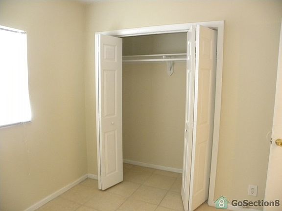 5th image of 405 SW 13th Pl APT 113