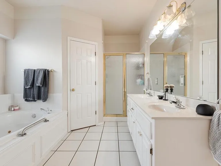 12700 Sutton Hill Rd — Photo 37