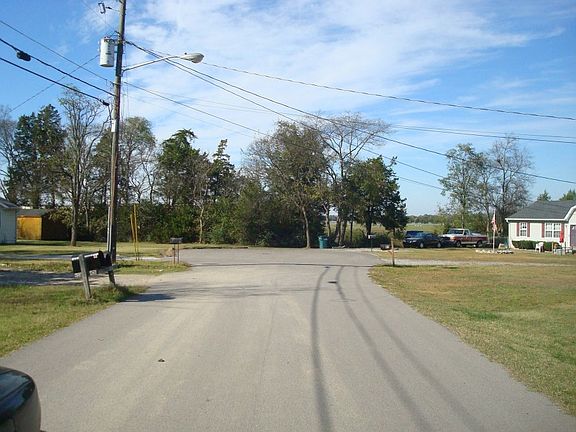 4th image of 70 Thorne Dr