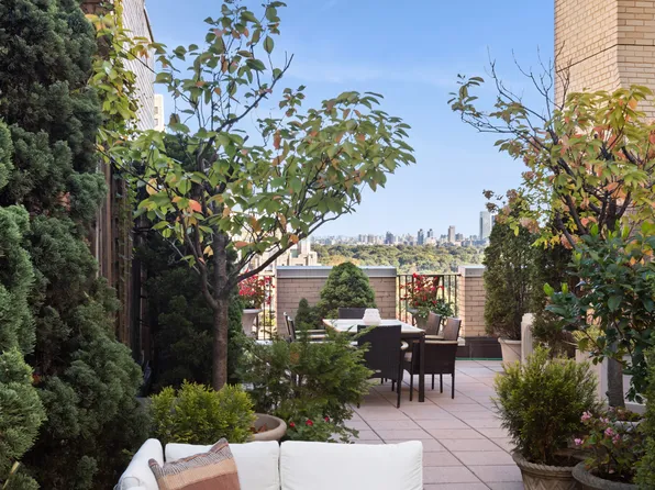 25 Central Park West image 14 of 14