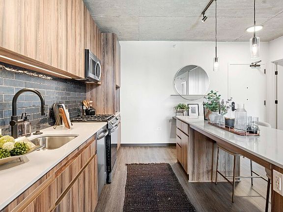 4th image of 169 N Ashland Ave