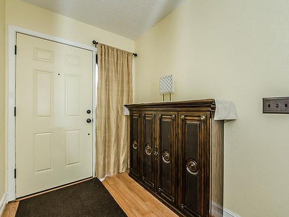 5th image of 4048 Honeylocust Ct