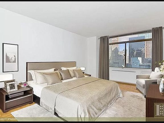 4th image of 145 E 48th St APT 24A