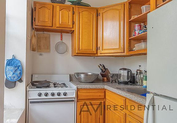5th image of 172 Bay 28 St #10C