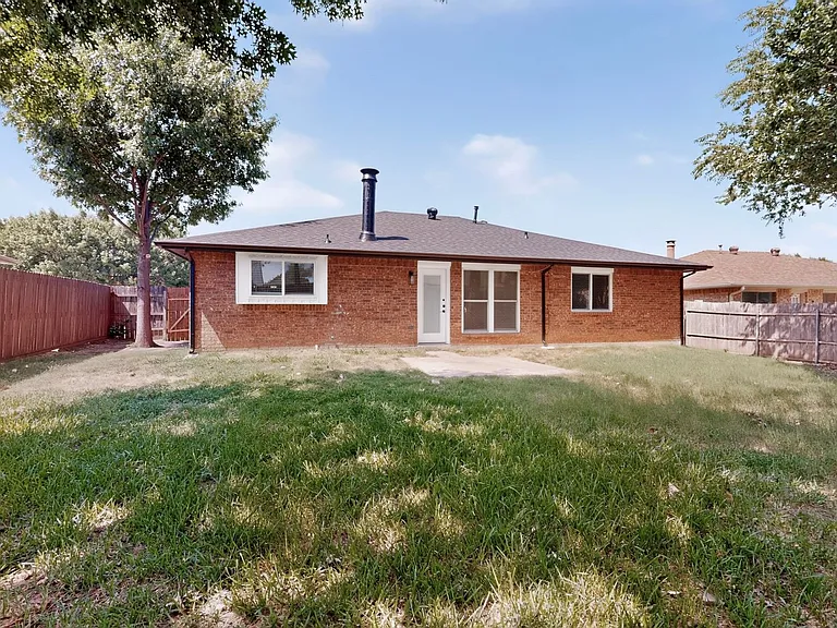 1313 Homestead St — Photo 23