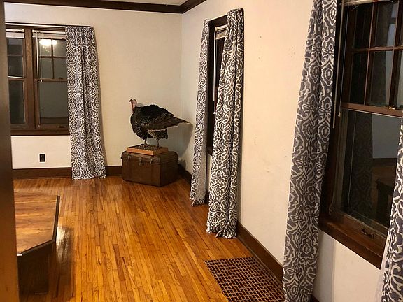 3rd image of 221 S Maple Ave