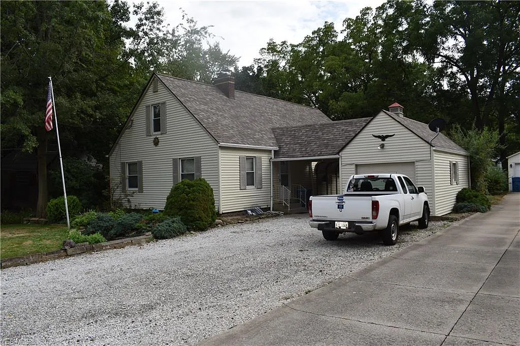 1282 Gardner Blvd photo 1