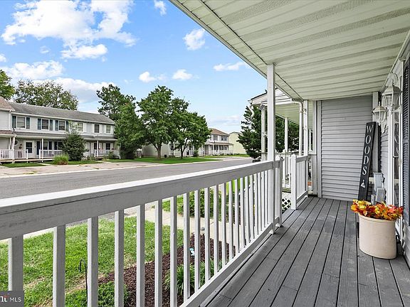 4th image of 204 S Spinnaker Ln