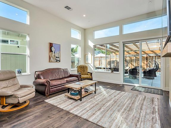 4th image of 297 Pacific Heights Drive