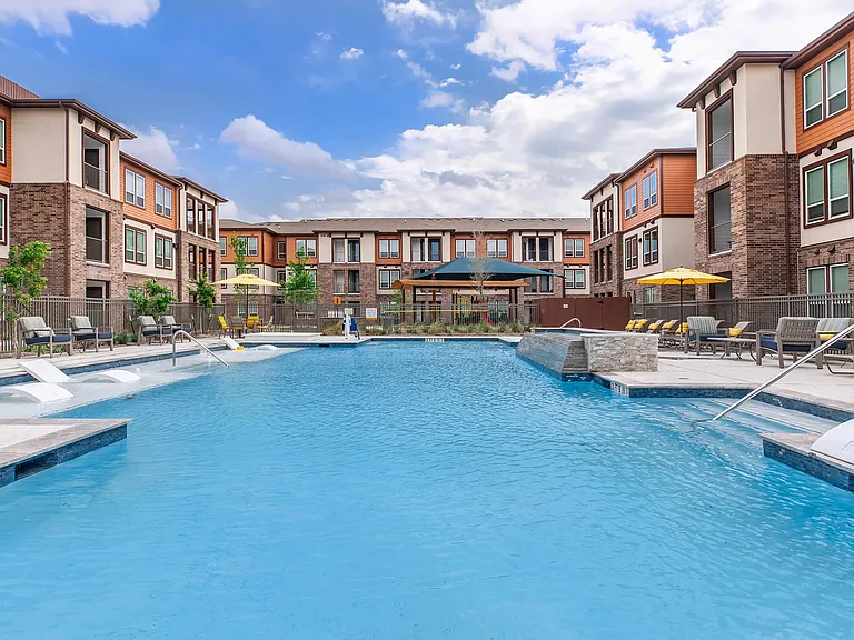 Richcrest Apartments — Photo 2