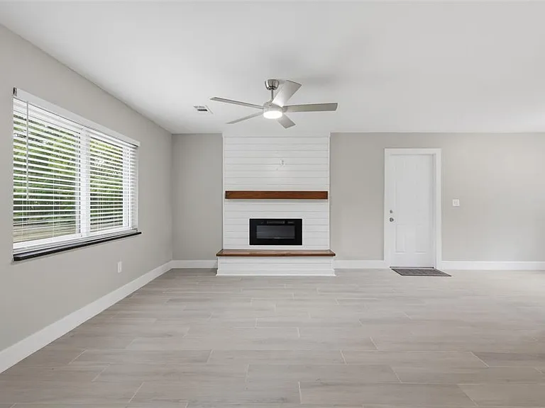550 E Minnesota Ave — Photo 28